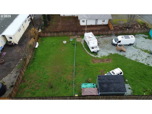 123 Peacock Ln, Myrtle Creek, OR 97457