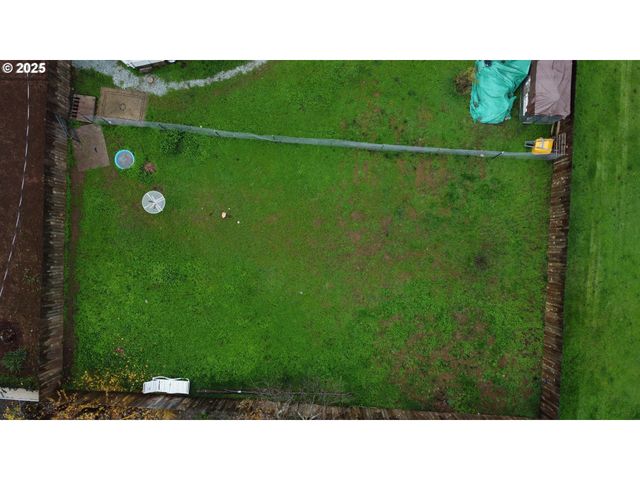 123 Peacock Ln, Myrtle Creek, OR 97457