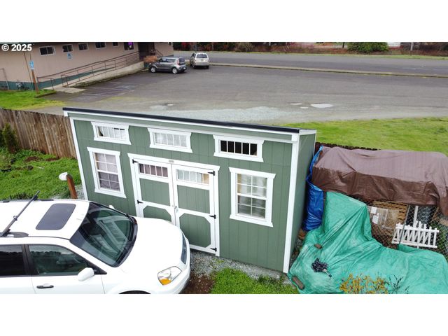 123 Peacock Ln, Myrtle Creek, OR 97457