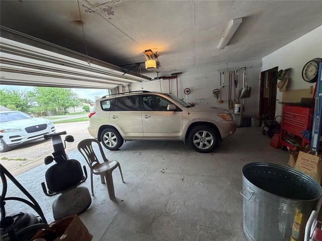 324 S Main Street, Mcloud, OK 74851