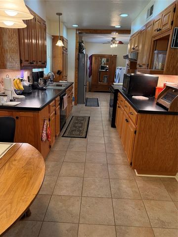 324 S Main Street, Mcloud, OK 74851