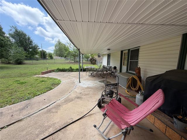 324 S Main Street, Mcloud, OK 74851