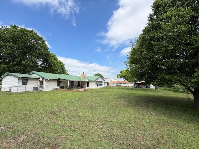 324 S Main Street, Mcloud, OK 74851