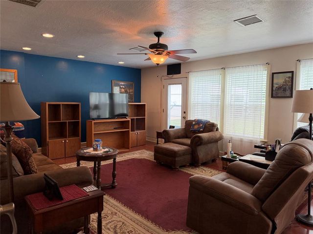 324 S Main Street, Mcloud, OK 74851