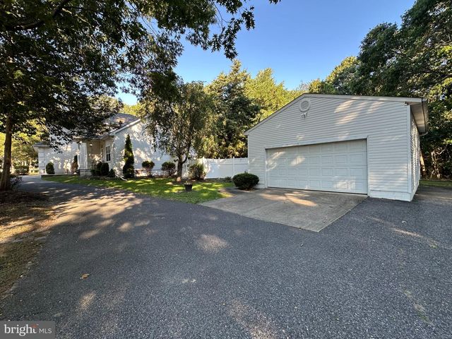 21 SUNSET RD, Blackwood, NJ 08012