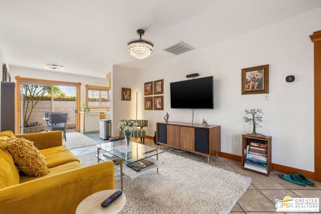 587 S Calle Ajo, Palm Springs, CA 92264