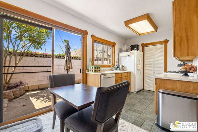 587 S Calle Ajo, Palm Springs, CA 92264