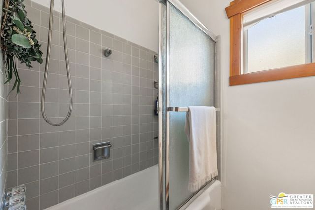 587 S Calle Ajo, Palm Springs, CA 92264