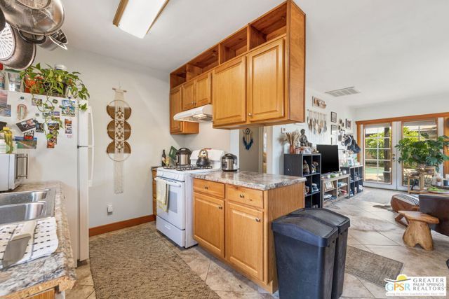 587 S Calle Ajo, Palm Springs, CA 92264