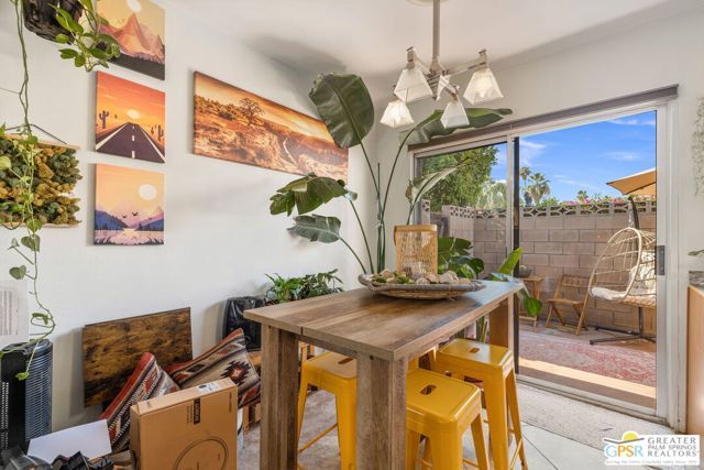 587 S Calle Ajo, Palm Springs, CA 92264