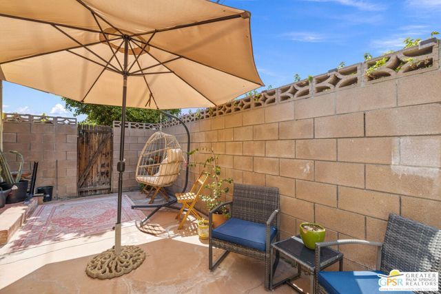 587 S Calle Ajo, Palm Springs, CA 92264