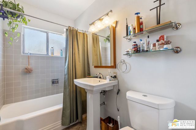 587 S Calle Ajo, Palm Springs, CA 92264