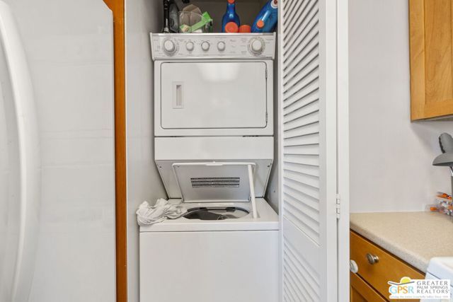 587 S Calle Ajo, Palm Springs, CA 92264