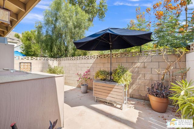 587 S Calle Ajo, Palm Springs, CA 92264