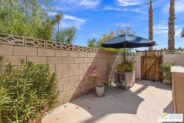 587 S Calle Ajo, Palm Springs, CA 92264