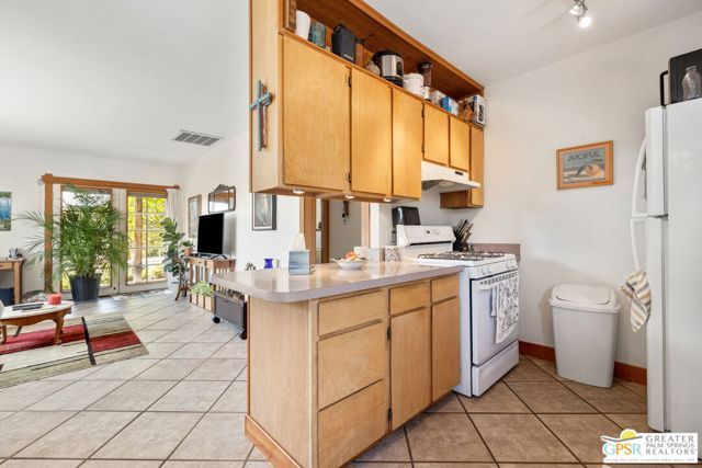 587 S Calle Ajo, Palm Springs, CA 92264