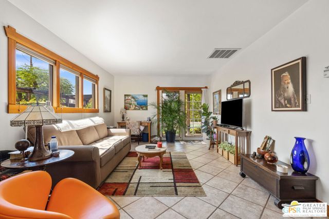 587 S Calle Ajo, Palm Springs, CA 92264