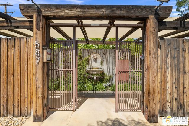 587 S Calle Ajo, Palm Springs, CA 92264