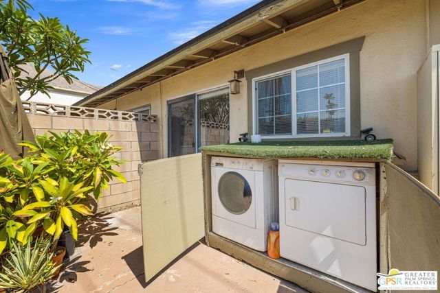 587 S Calle Ajo, Palm Springs, CA 92264