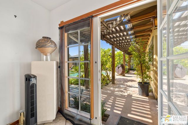 587 S Calle Ajo, Palm Springs, CA 92264