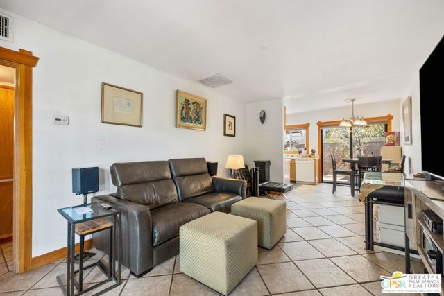 587 S Calle Ajo, Palm Springs, CA 92264