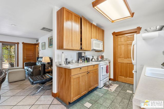 587 S Calle Ajo, Palm Springs, CA 92264