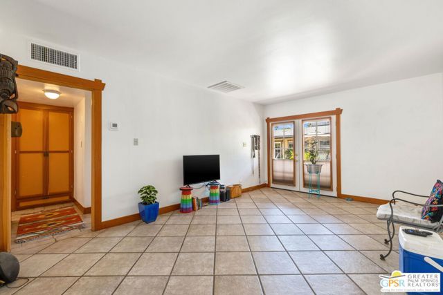 587 S Calle Ajo, Palm Springs, CA 92264