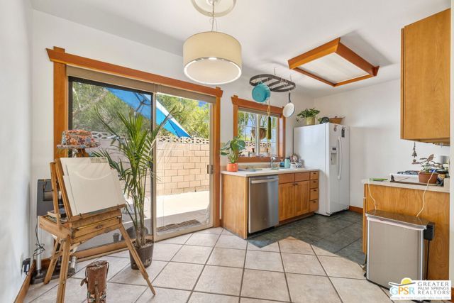 587 S Calle Ajo, Palm Springs, CA 92264