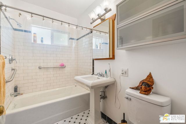 587 S Calle Ajo, Palm Springs, CA 92264