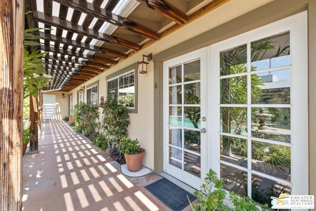 587 S Calle Ajo, Palm Springs, CA 92264