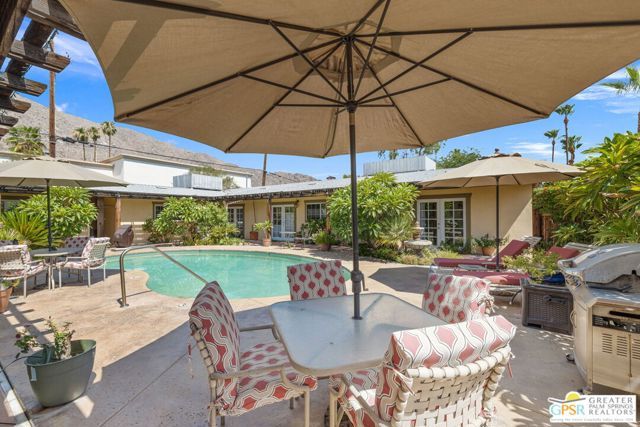 587 S Calle Ajo, Palm Springs, CA 92264