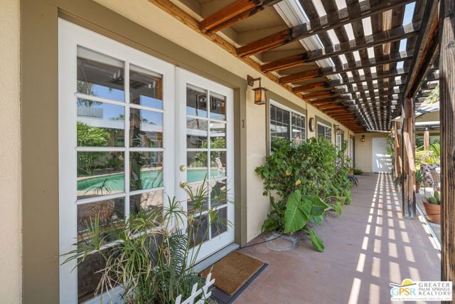 587 S Calle Ajo, Palm Springs, CA 92264