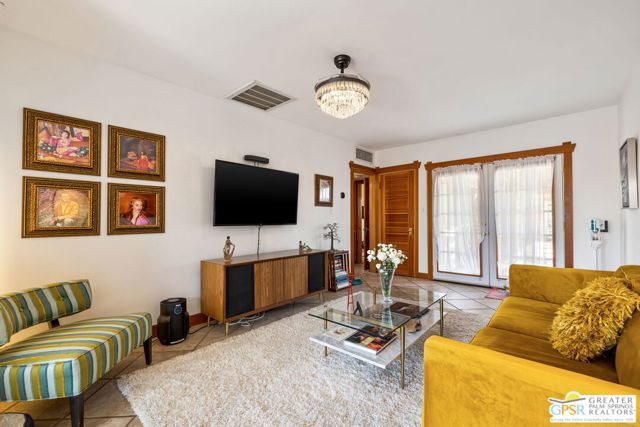 587 S Calle Ajo, Palm Springs, CA 92264