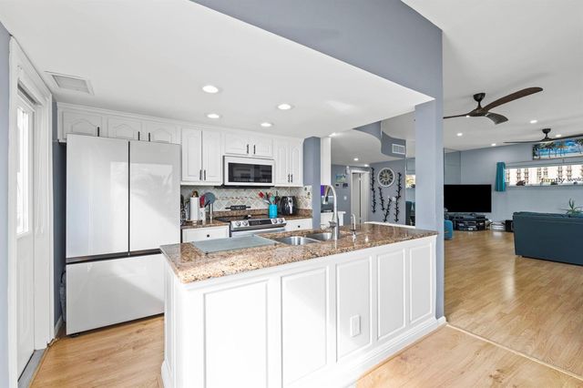 2203 N Surf Road, Hollywood, FL 33019