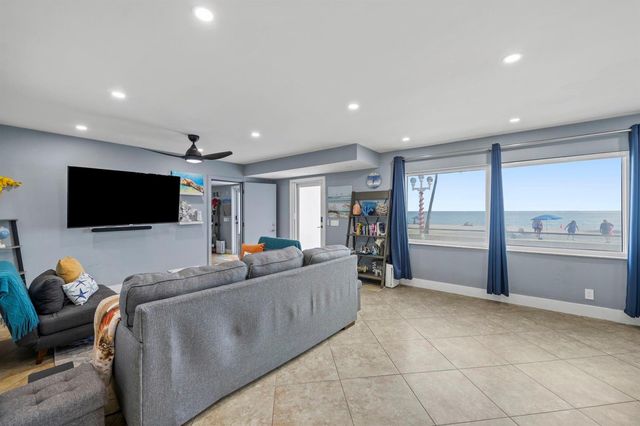 2203 N Surf Road, Hollywood, FL 33019