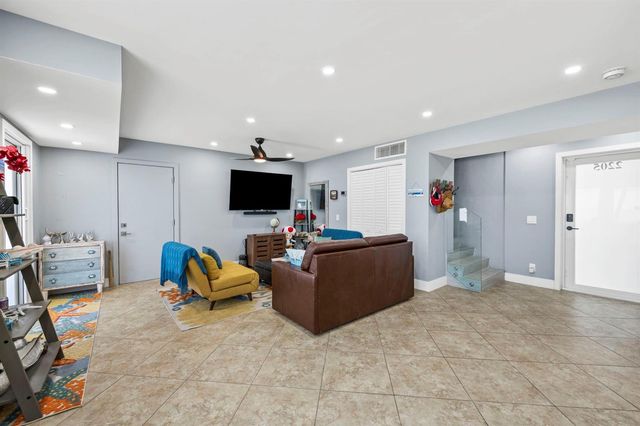 2203 N Surf Road, Hollywood, FL 33019