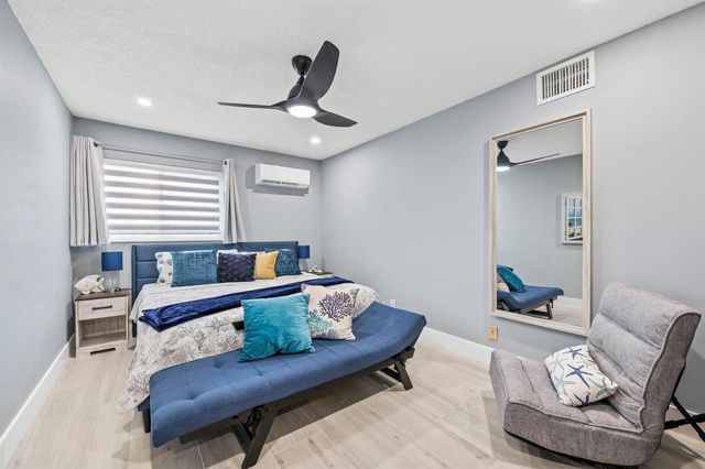 2203 N Surf Road, Hollywood, FL 33019