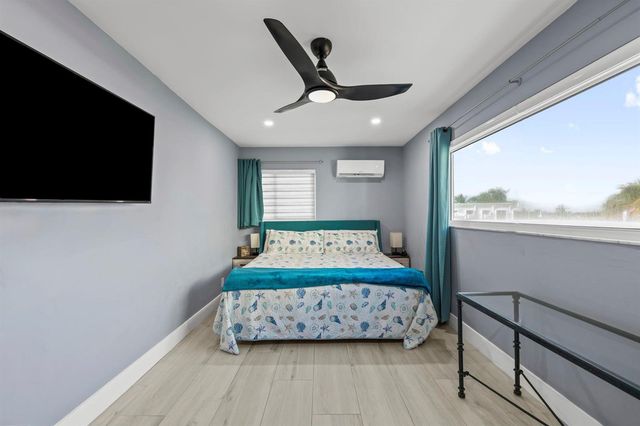 2203 N Surf Road, Hollywood, FL 33019