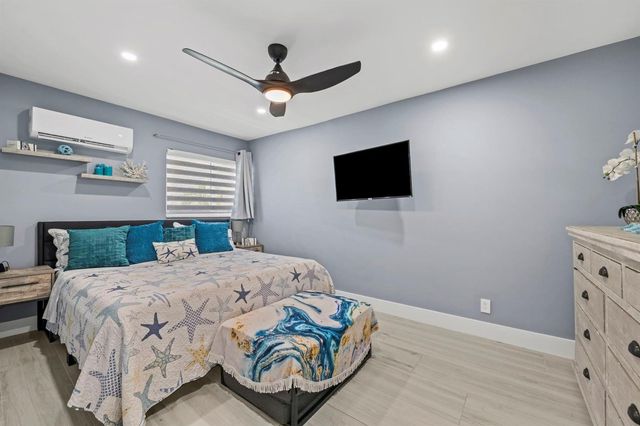2203 N Surf Road, Hollywood, FL 33019