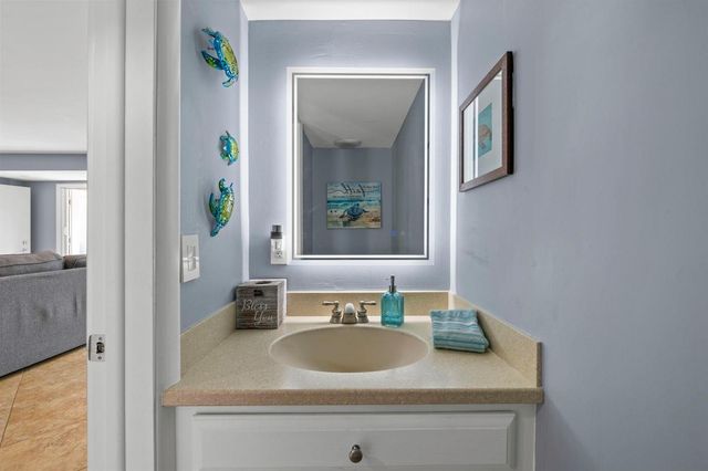 2203 N Surf Road, Hollywood, FL 33019