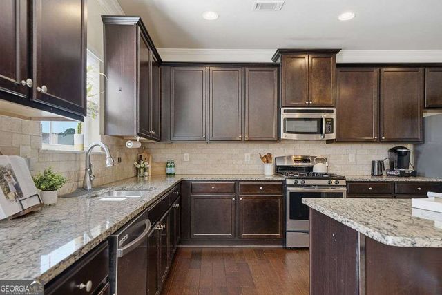 1196 Clear Stream Ridge, Auburn, GA 30011