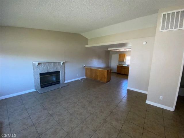 21061 Nisqually Road C, Apple Valley, CA 92308