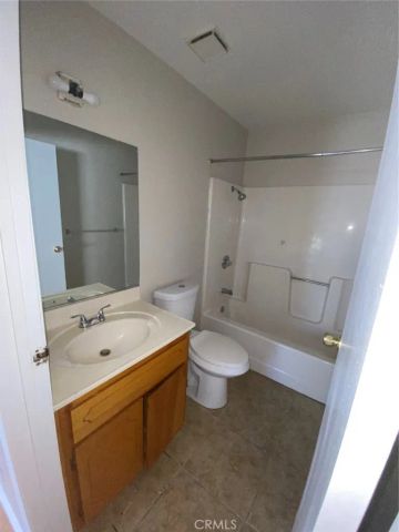 21061 Nisqually Road C, Apple Valley, CA 92308