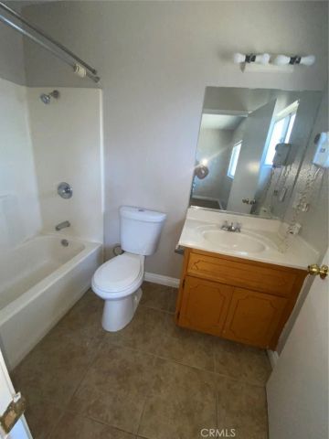 21061 Nisqually Road C, Apple Valley, CA 92308