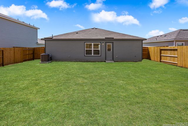 16182 Farmer, Lytle, TX 78052