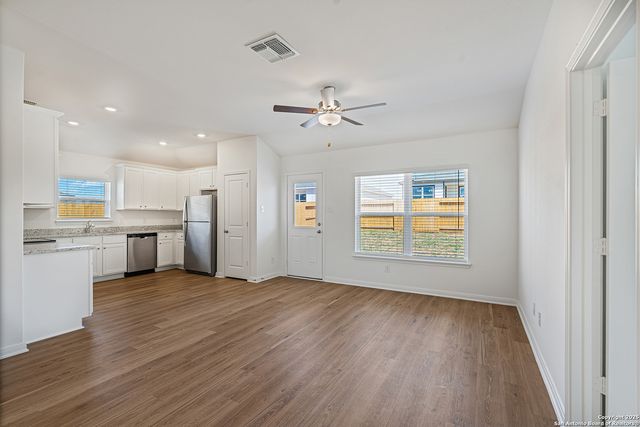 16182 Farmer, Lytle, TX 78052