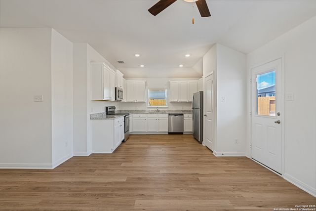 16182 Farmer, Lytle, TX 78052