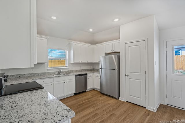 16182 Farmer, Lytle, TX 78052