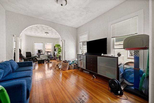 106 Harrishof St., Boston, MA 02121