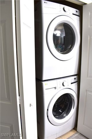 9072 Gervais CIR 306, Naples, FL 34120